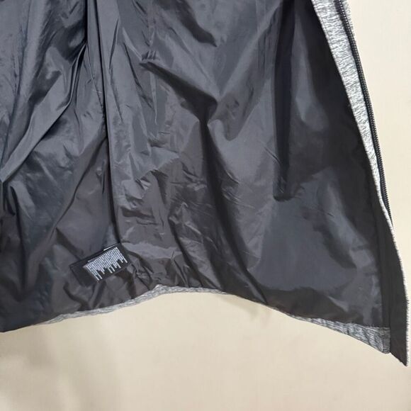 The North Face gray puffer vest size X-large - Picture 6 of 8